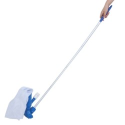Swimming pool cleaning tool set