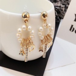 Women's earrings pearl...