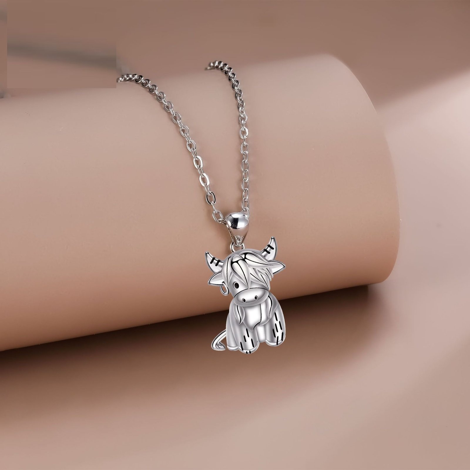 European And American Cow Pendant Animal Necklace Cow Head Pendant - Image 4