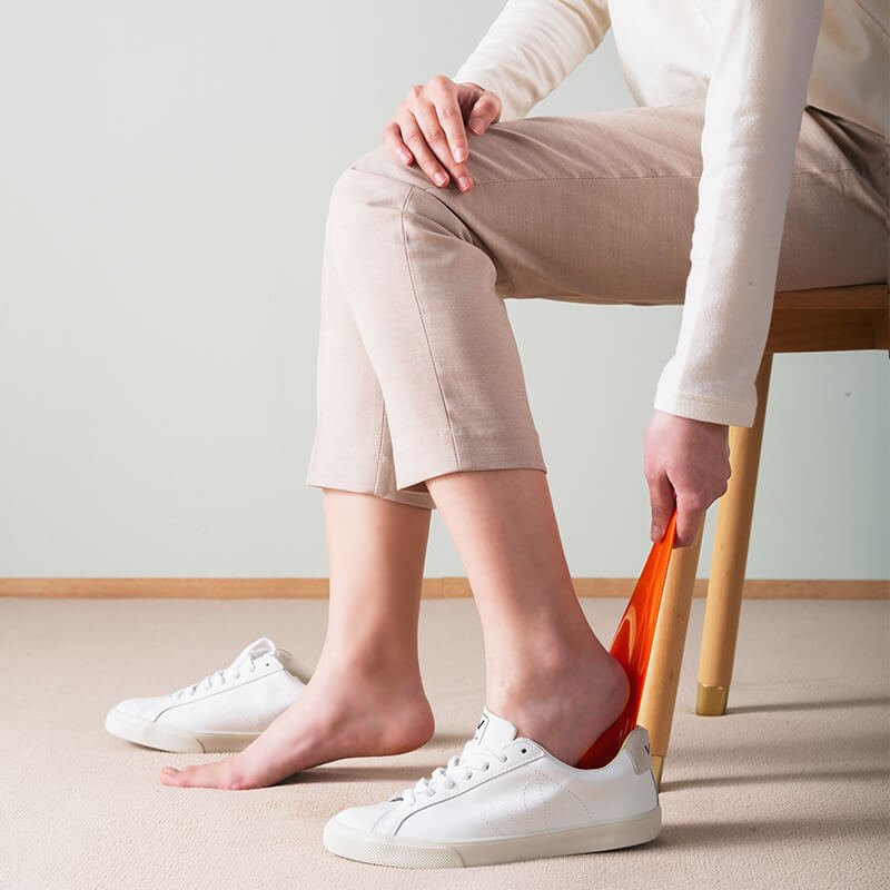 Hand-held shoes without touching shoes - Image 4