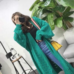 A long thin coat of twisted leather sleeves in the shape of a thin coat with a thin coat of twisted sleeves and twisted sleeves.