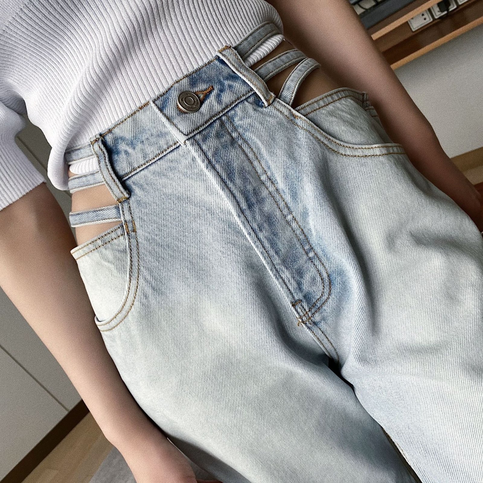 Cut-out waist jeans - Image 7