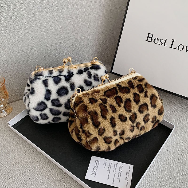 Western style plush pouch - Image 2