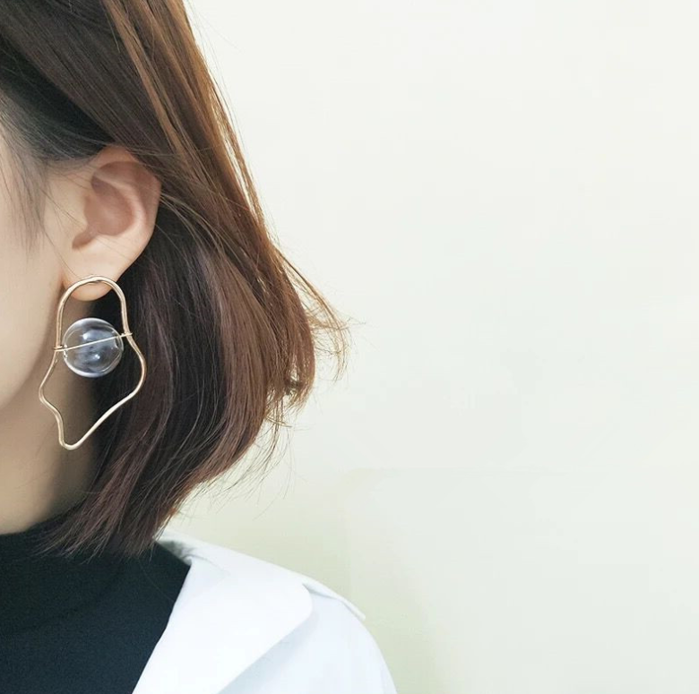 Simple transparent glass ball stud earrings - Image 3