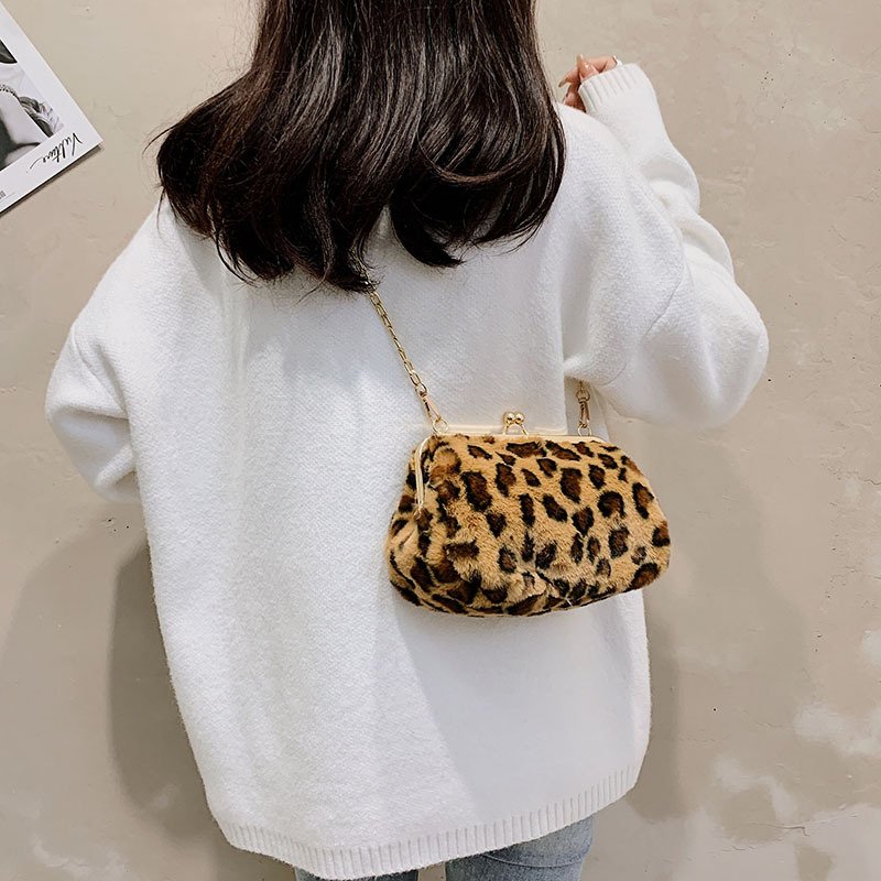 Western style plush pouch - Image 4