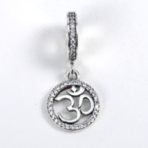 Round pendant bracelet
