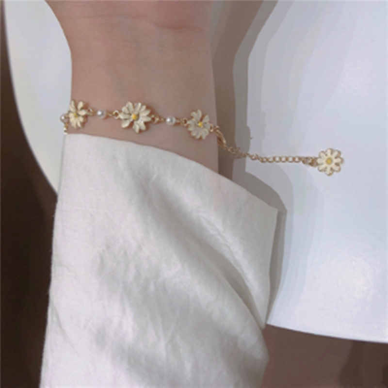 Cute Retro Student Flower Girl Heart Hand Jewelry - Image 2