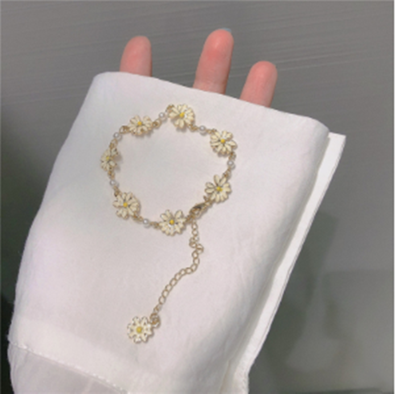 Cute Retro Student Flower Girl Heart Hand Jewelry - Image 3