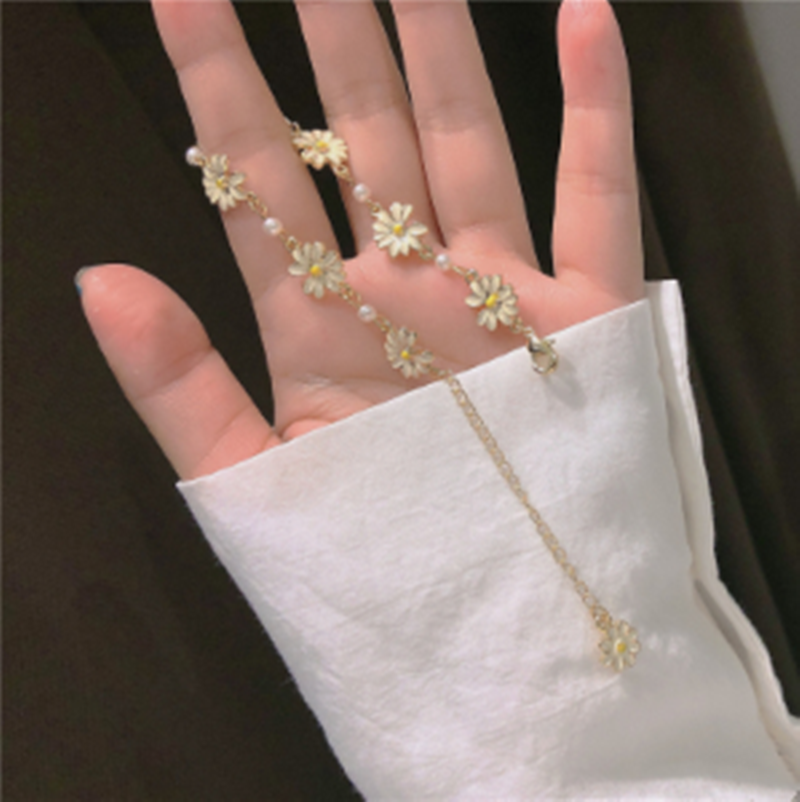 Cute Retro Student Flower Girl Heart Hand Jewelry - Image 4