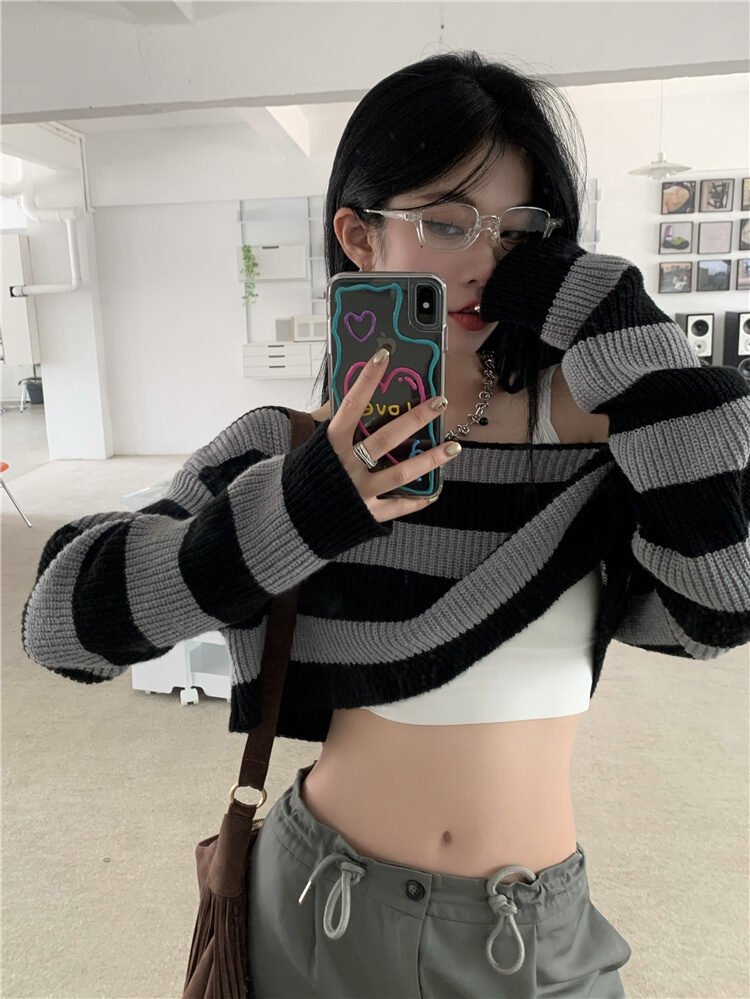 Women's Retro Off-the-shoulder Short Striped Sweater - Image 11