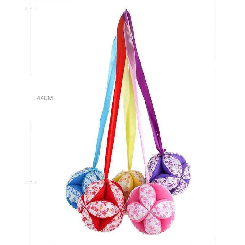 Baby hand catching cloth ball - Image 2