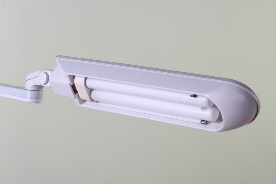 Special Lighting For Beauty Salons And Home Nail Tables - Image 2
