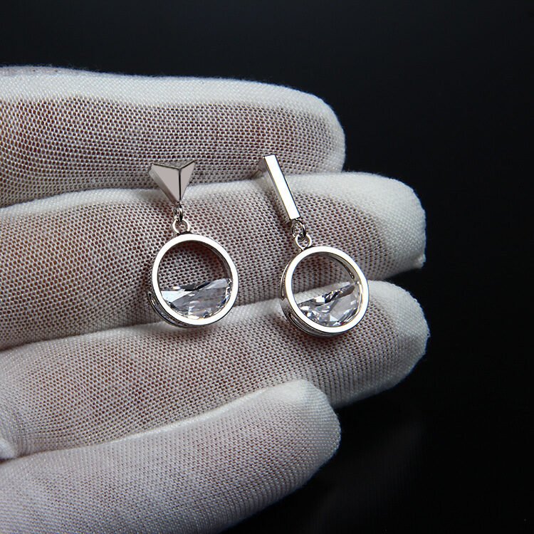 Zircon asymmetrical earrings