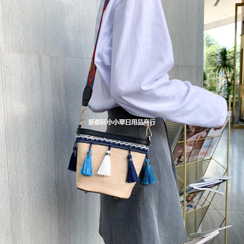 Ladies straw woven shoulder bag bucket bag - Image 2