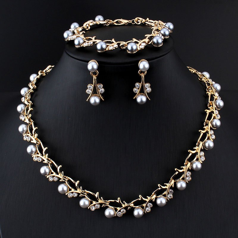 Necklace with two earrings - Image 2