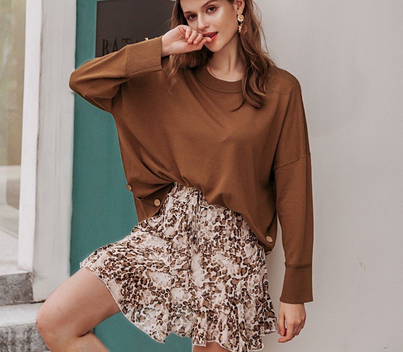 Button-decorated lazy casual knit sweater - Image 3