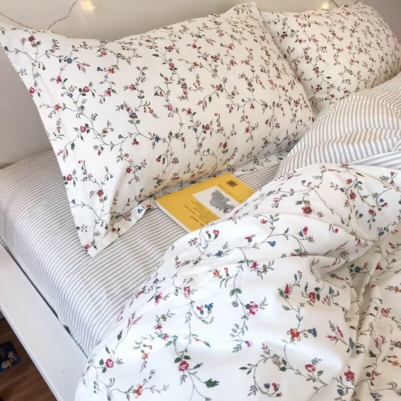 Four-piece set of small floral cotton bed - Image 3