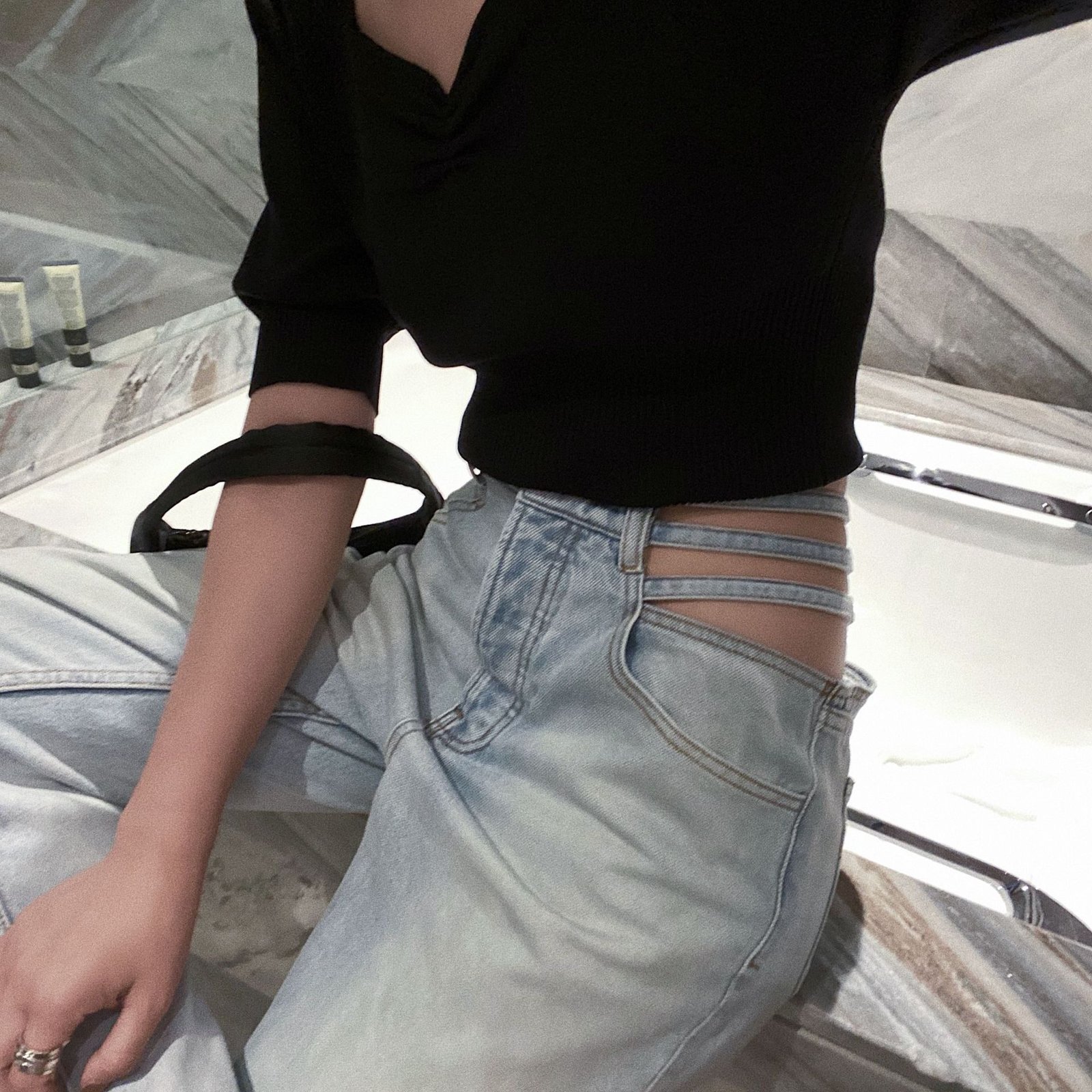 Cut-out waist jeans - Image 2