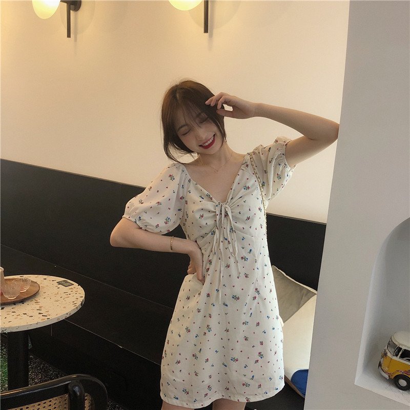Lace-up girly puff sleeve dress