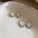 Simple glossy cold wind earrings