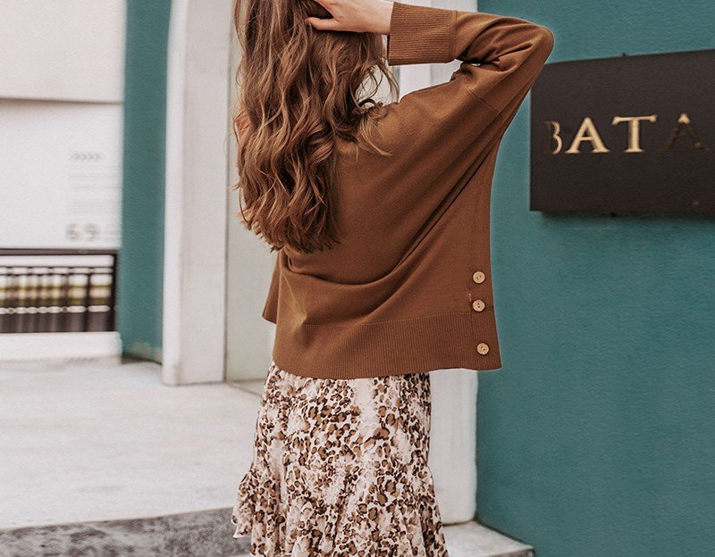 Button-decorated lazy casual knit sweater - Image 5
