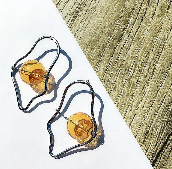 Simple transparent glass ball stud earrings - Image 2