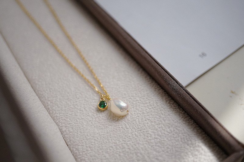 Pearl zircon diamond necklace