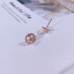 Openwork flower earrings