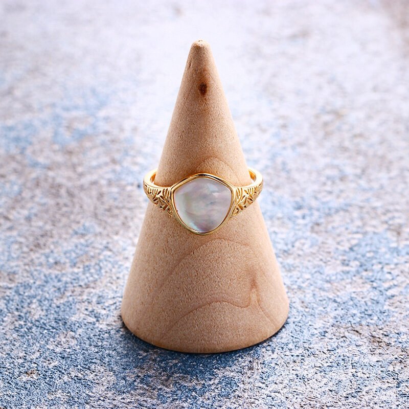Vintage Carved Personality Shell White Crystal Ring For Women - Image 5