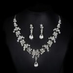 Korean wedding bride female diamond necklace earrings set water hot money supply accessories wholesale trade