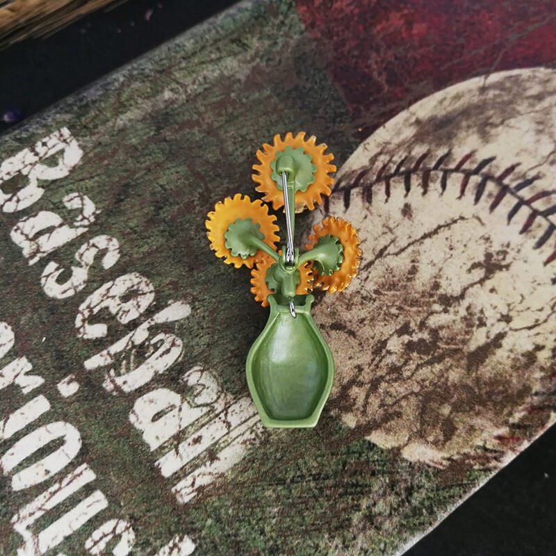 Sunflower pot vintage brooch - Image 3