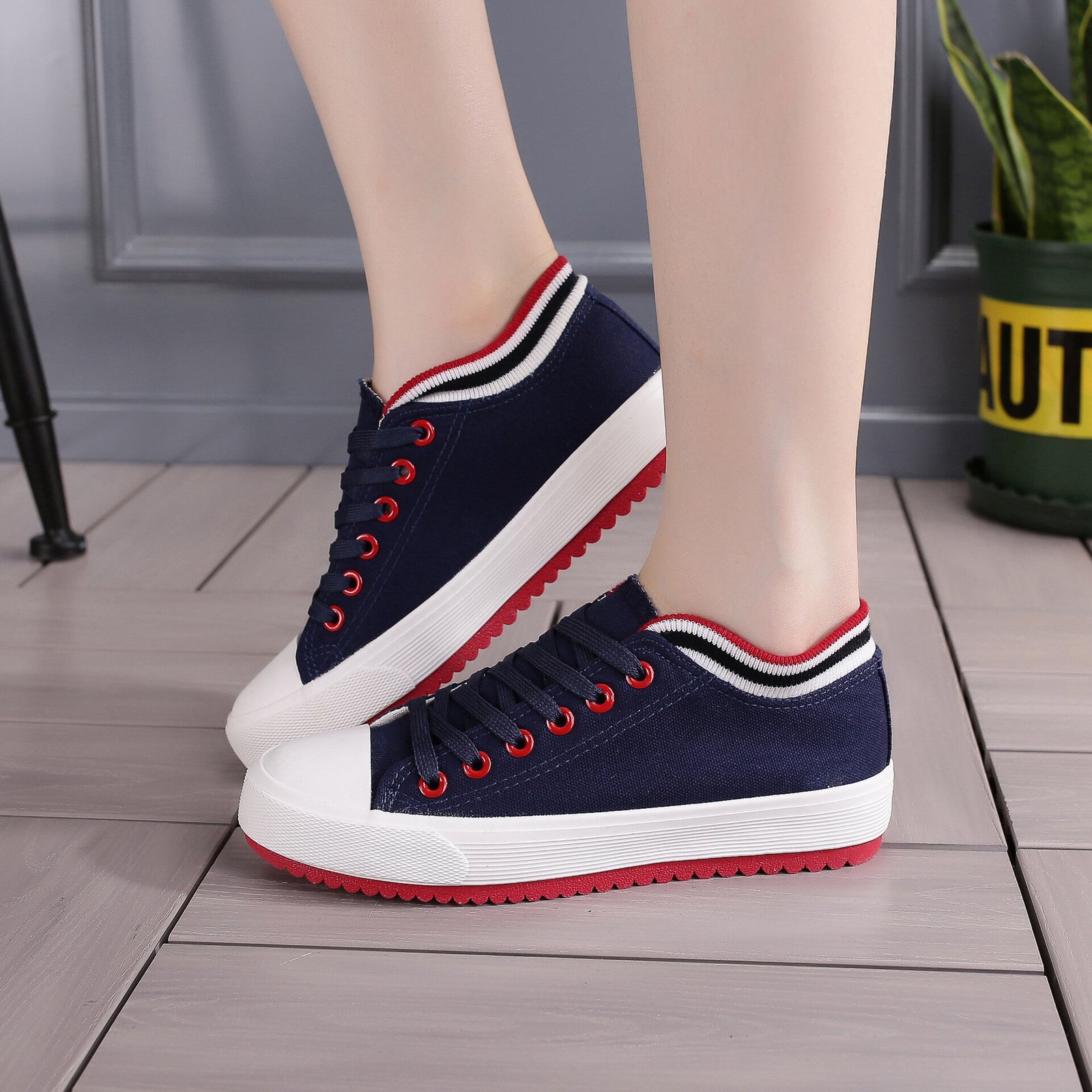 Casual canvas shoes - Image 2