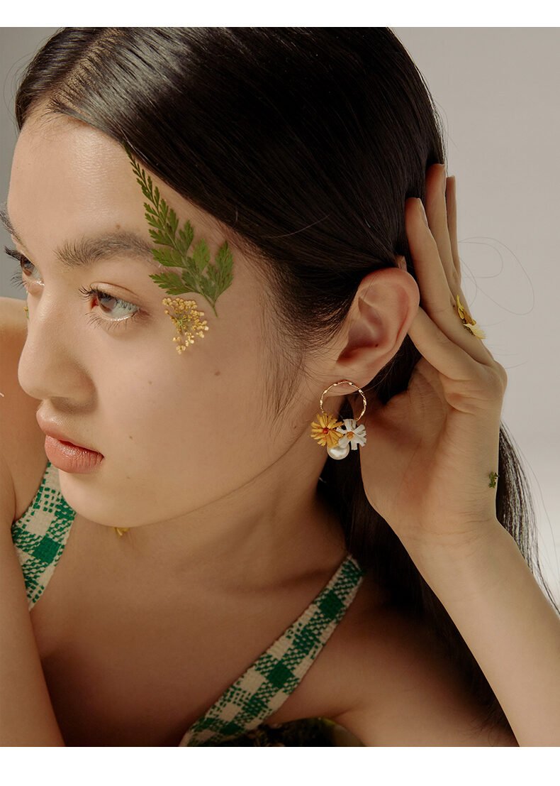 Simple flower imitation pearl earrings - Image 5