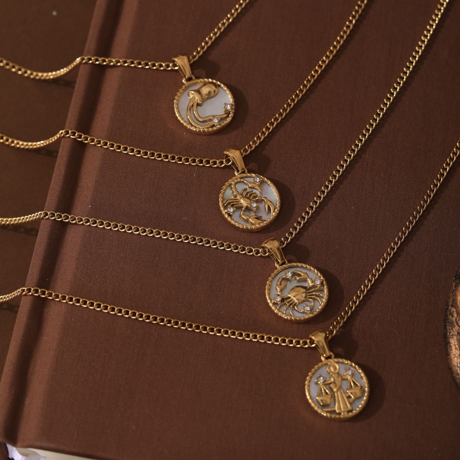 Stainless Steel European And American 12 Constellation Shell