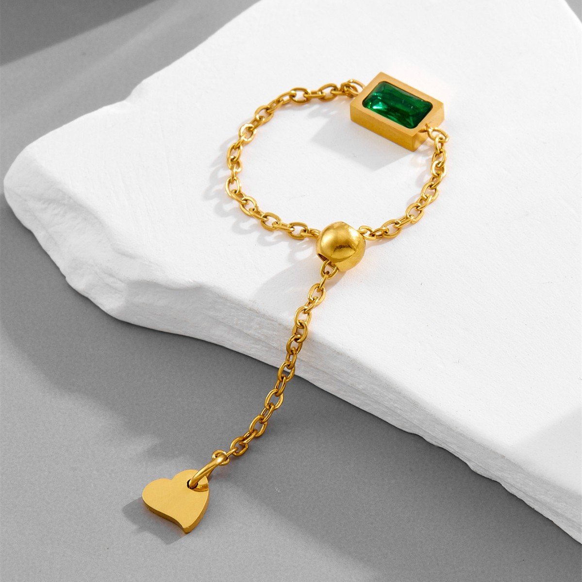 Fashionable And Elegant Green Square-cut Diamond Ring - Image 3