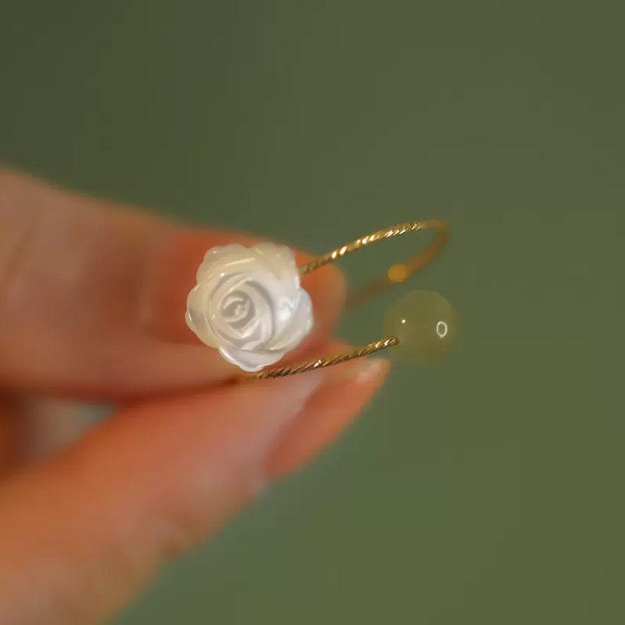 Design Sense White Rose Index Finger - Image 5