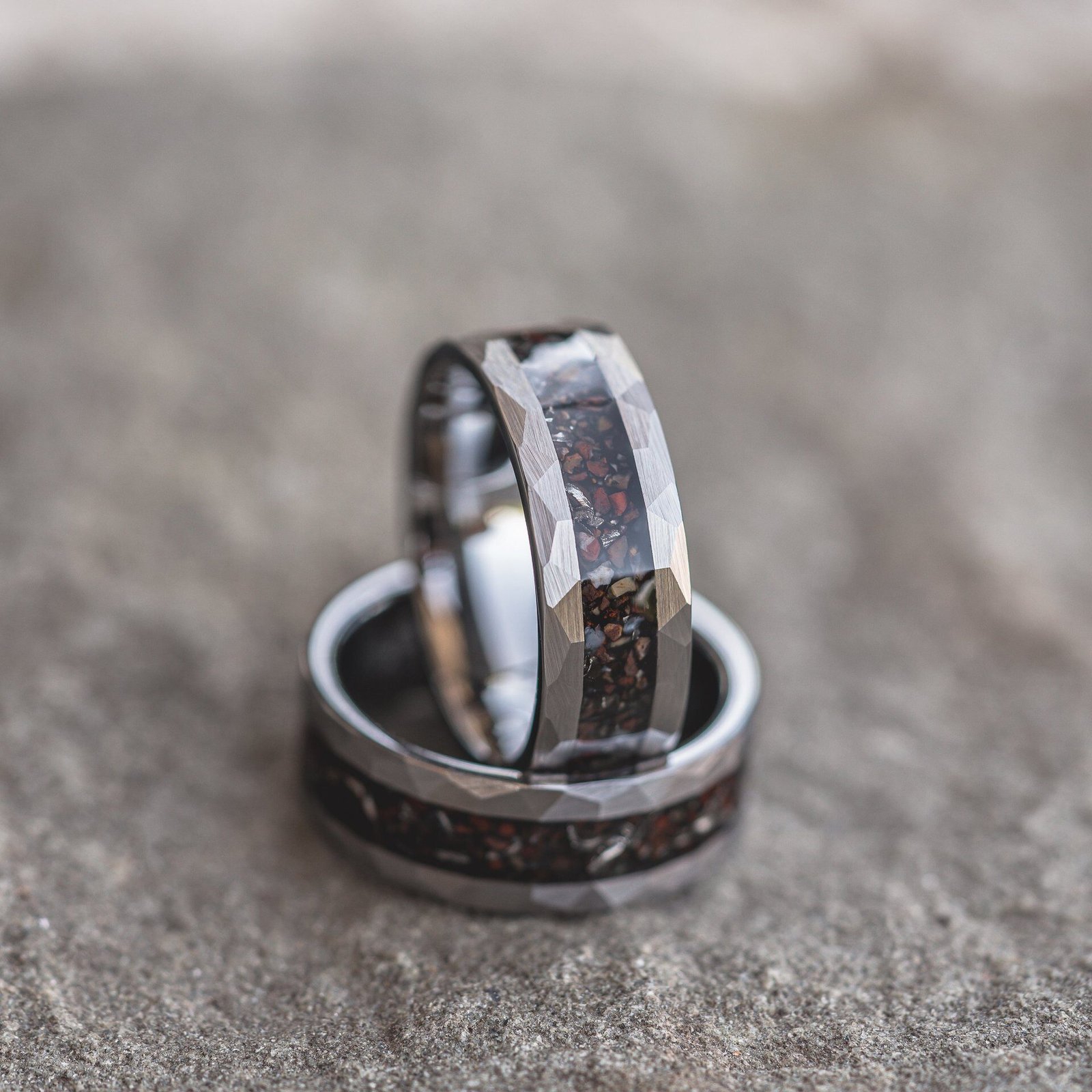 8mm Tungsten Steel Flat Edge Hammer Pattern Inlaid Broken Meteorite Tungsten Gold Ring - Image 4