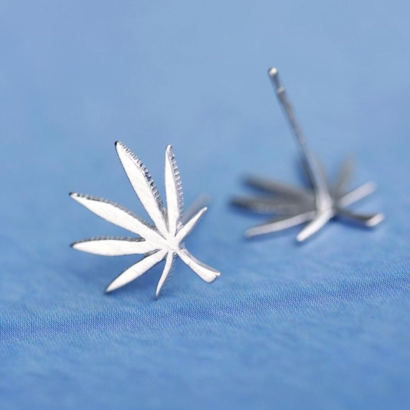 Leaf art element silver earrings - Image 2