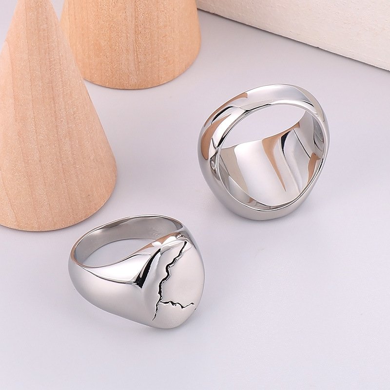 Minimalism Personality Design Black Crack Round Face Men's Ring - Image 2
