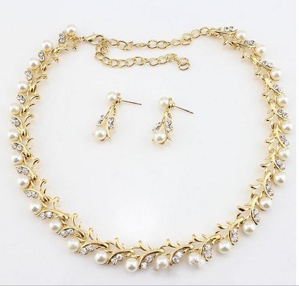 Necklace with two earrings
