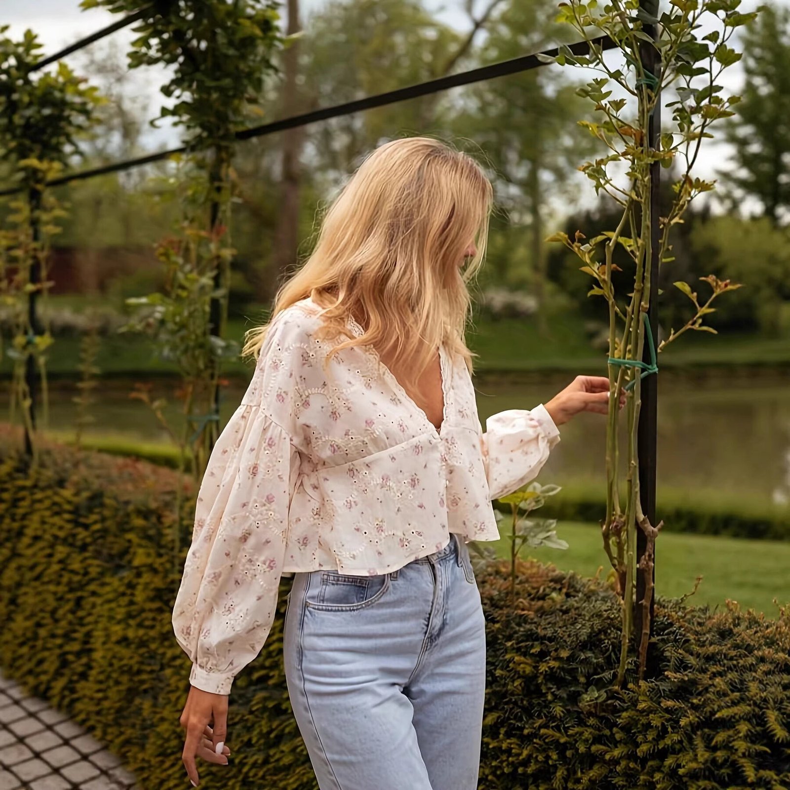 Embroidered Fabric Lantern Sleeves And A V-neck With Lace Detailinga Sophisticated Blouse - Image 3