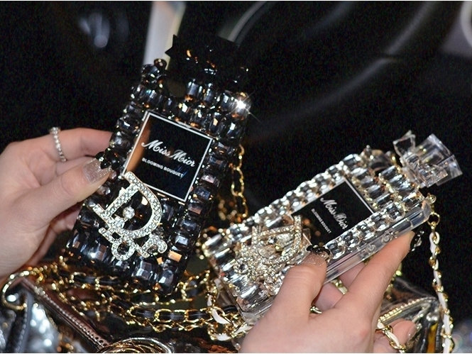 Perfume bottle bow phone case - Image 2