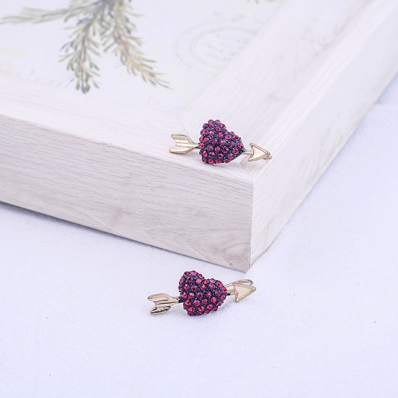Girl red arrow pierced earrings - Image 3