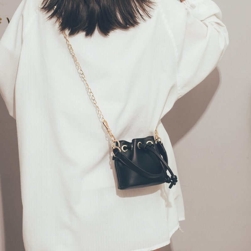 Mini drawstring shoulder messenger handbag - Image 4