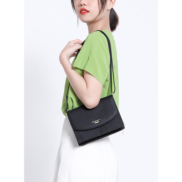 Magnetic crossbody bag - Image 4