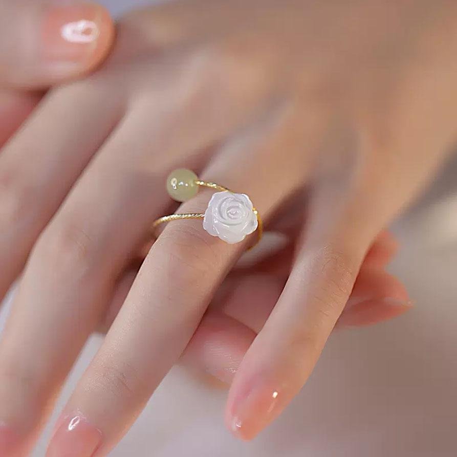 Design Sense White Rose Index Finger - Image 3