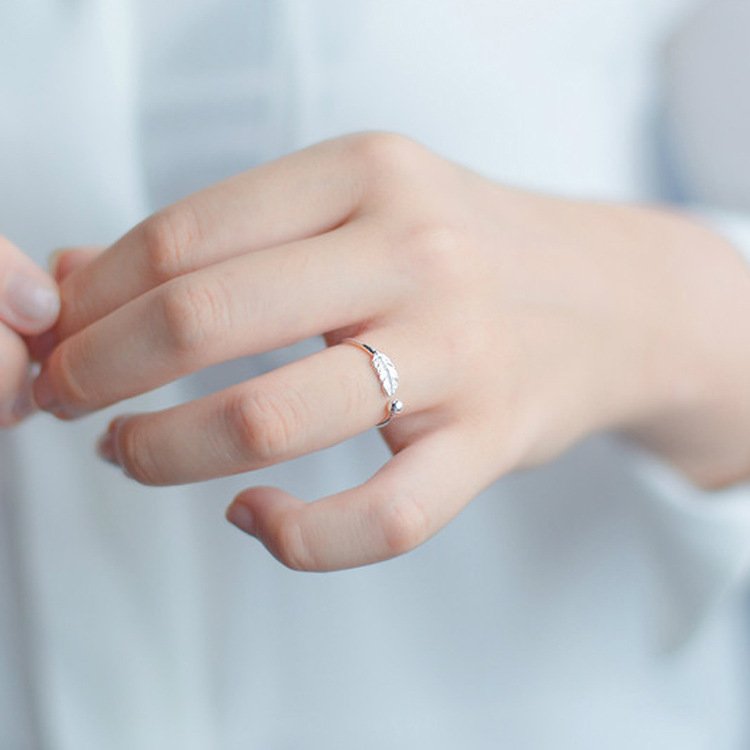 Women's Lovely Leaf-shaped Sterling Silver Ring - Image 2