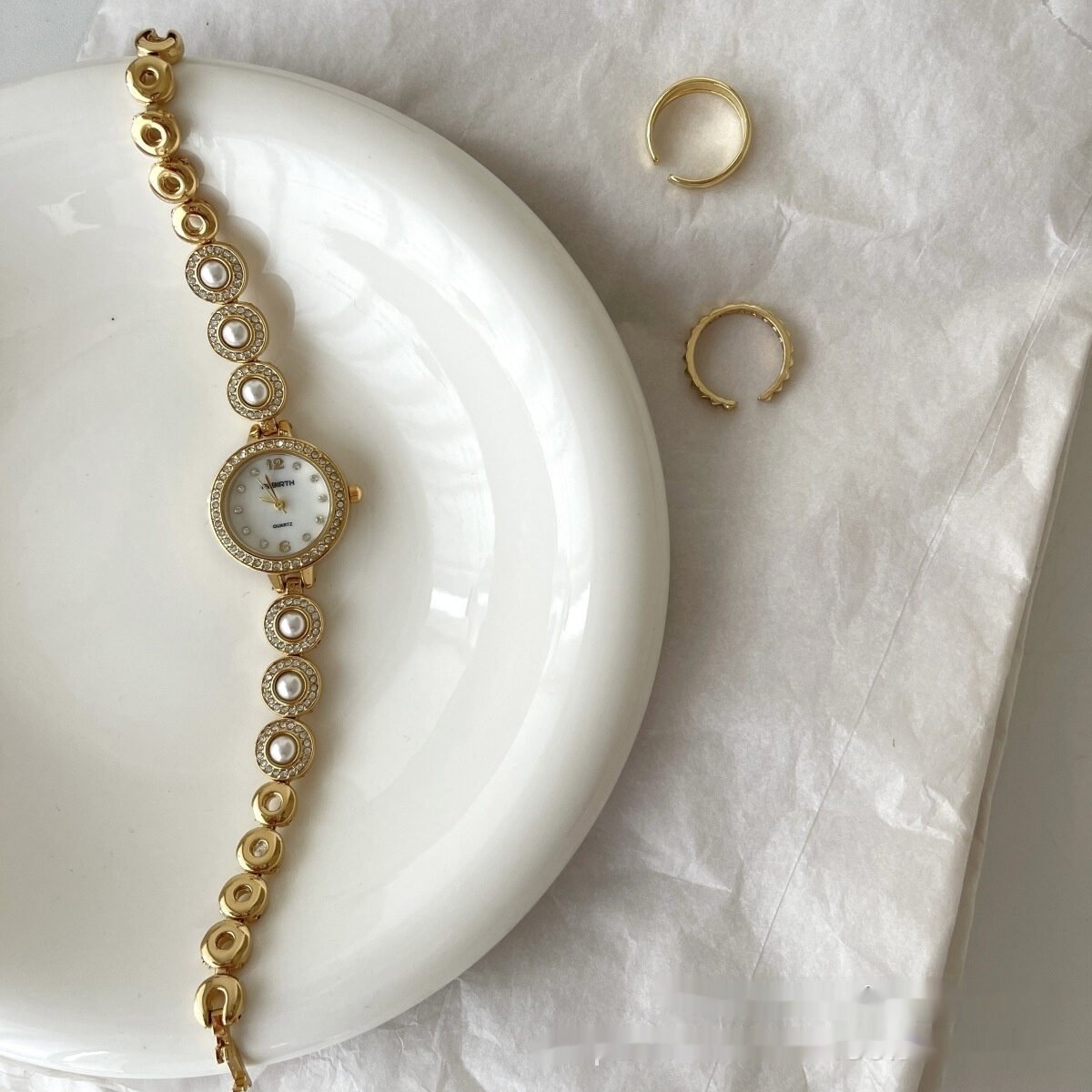 Classic Style Natural Freshwater Pearl Berm Plate Watch For Women - Image 5