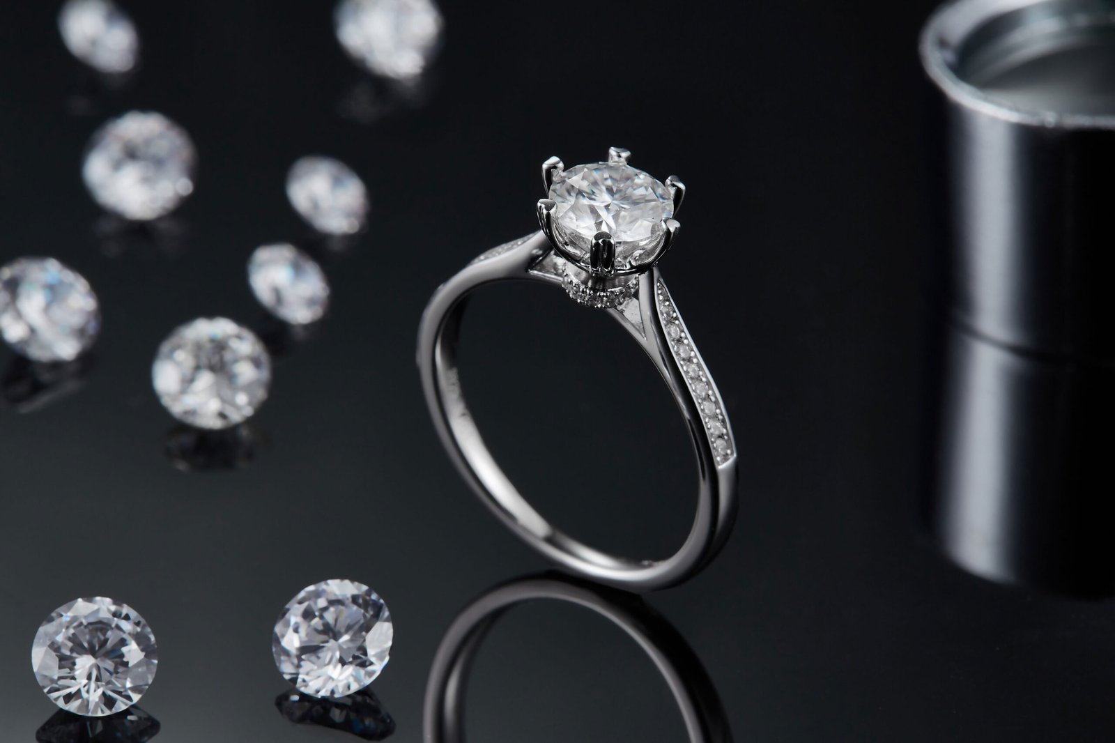 1-carat Luxury And Fashionable Light Luxury Jewelry Silver Ring Set With Top-quality Moissanite, S925 Silver Plated Platinum - Image 3