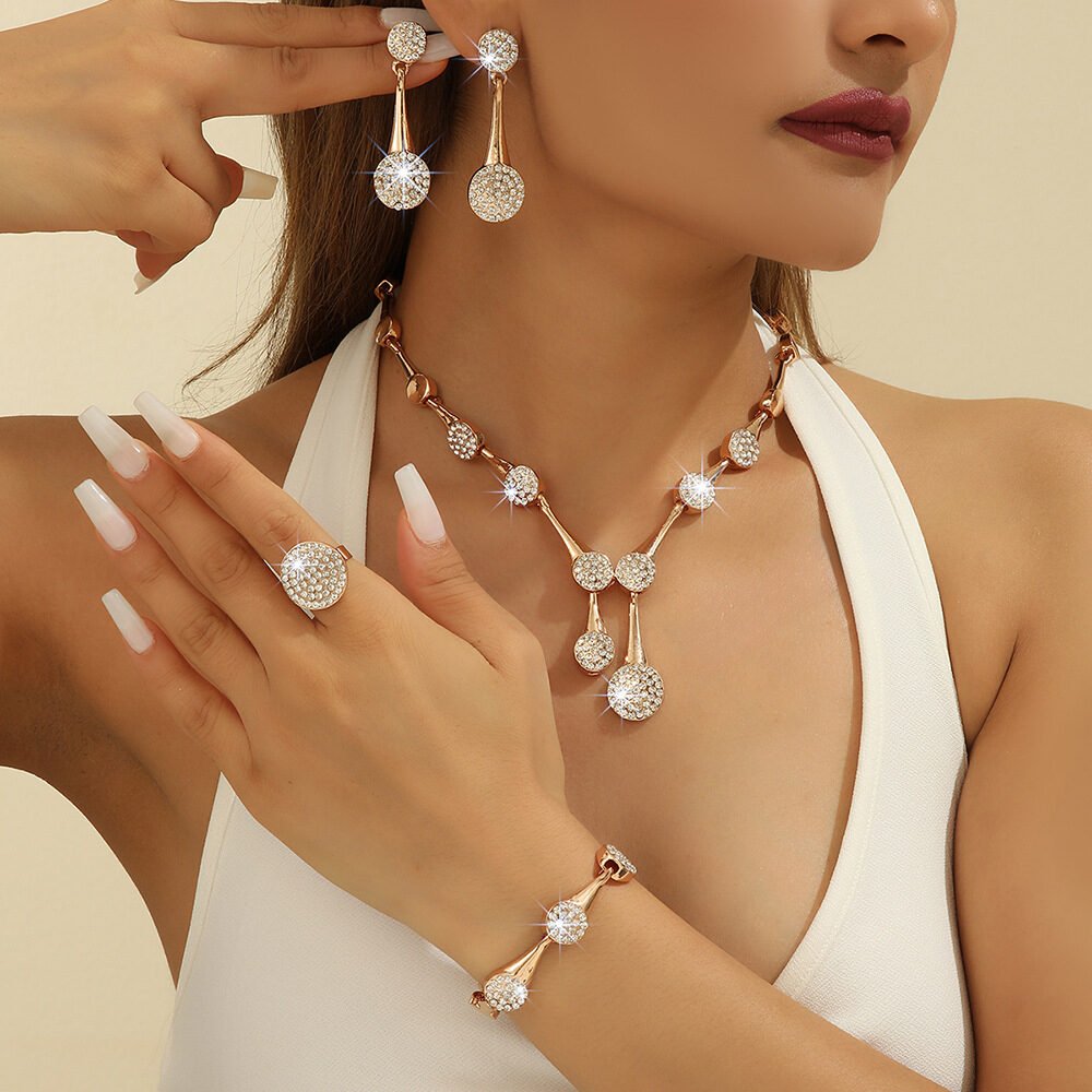 Fashion Exquisite Gold Diamond Necklace And Earrings Suite - Image 2